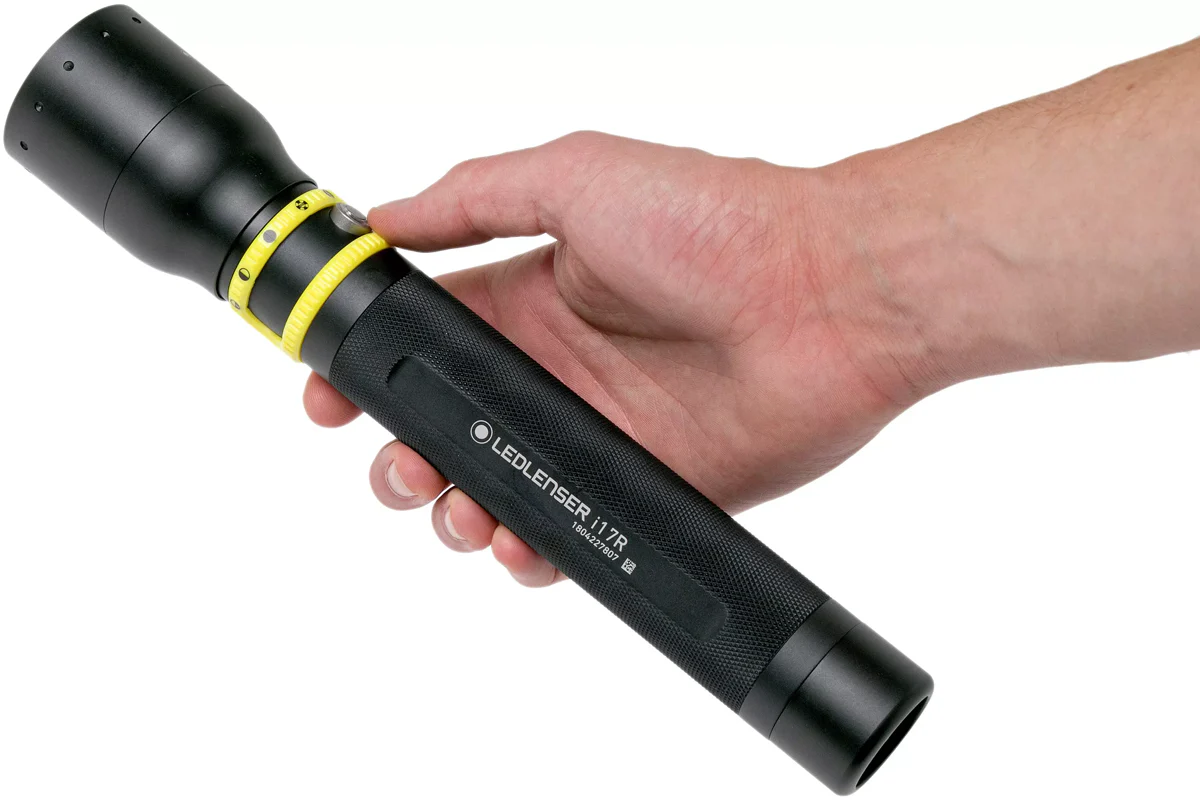 i17R Torch with Hard Carry Case - Image 4
