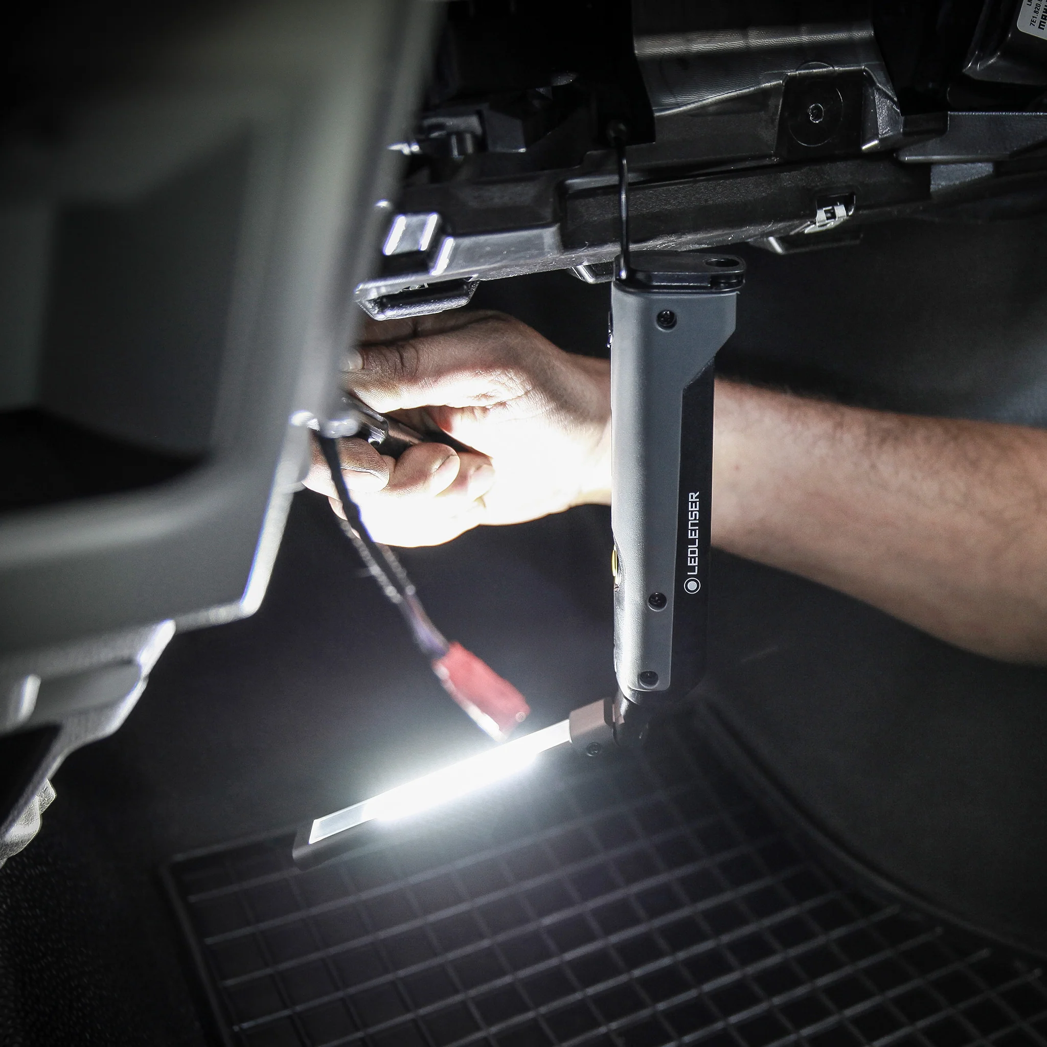 iW5R FLEX Folding Inspection Light - Image 4