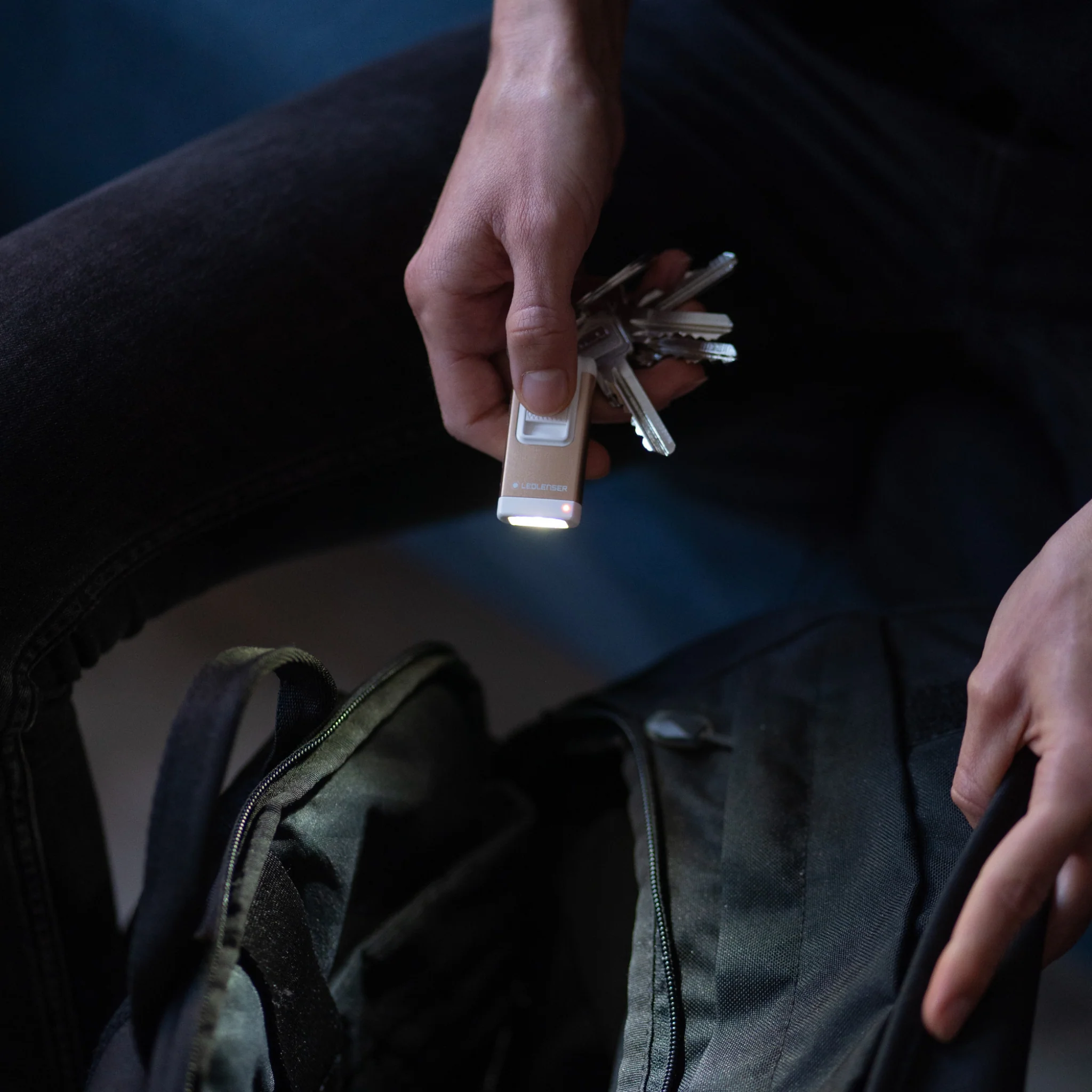 K4R Rechargeable Keyring Torch - Image 7