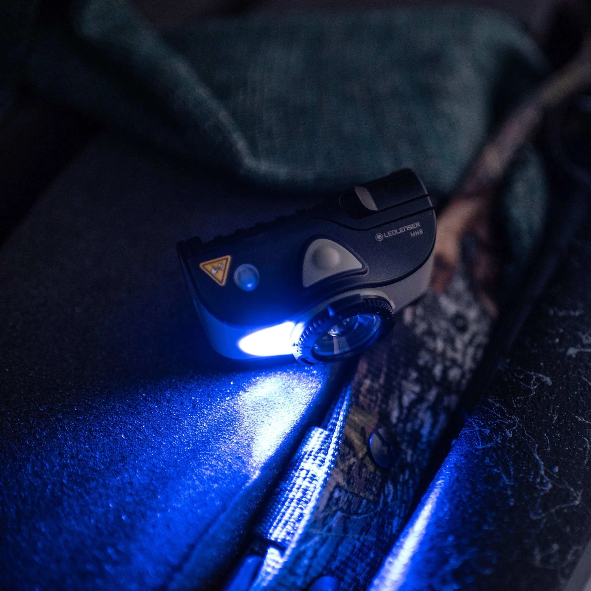 MH8 RGB Rechargeable Head Torch, 600 Lumens - Image 3