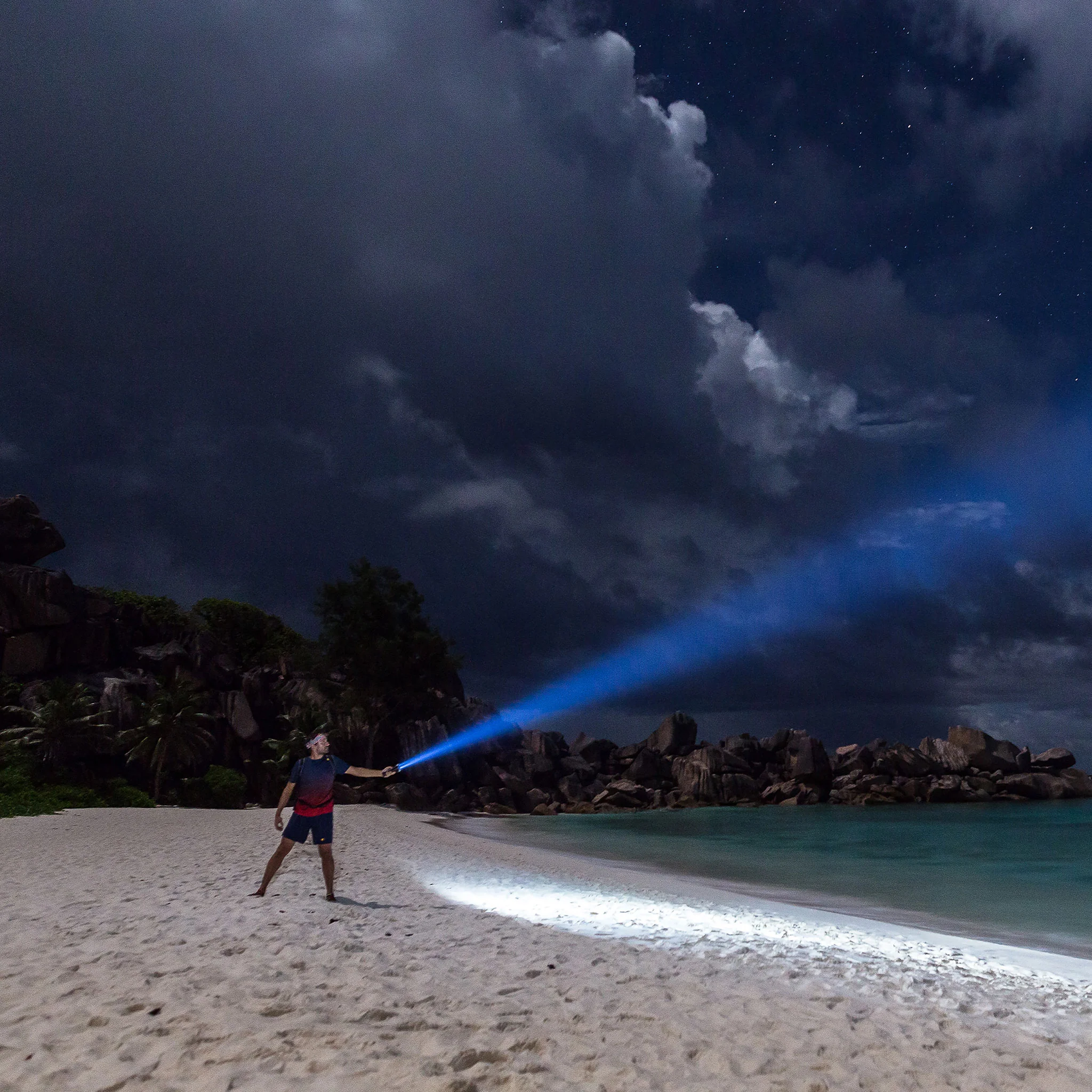 MT14 Rechargeable Torch, 1000 Lumens - Image 3