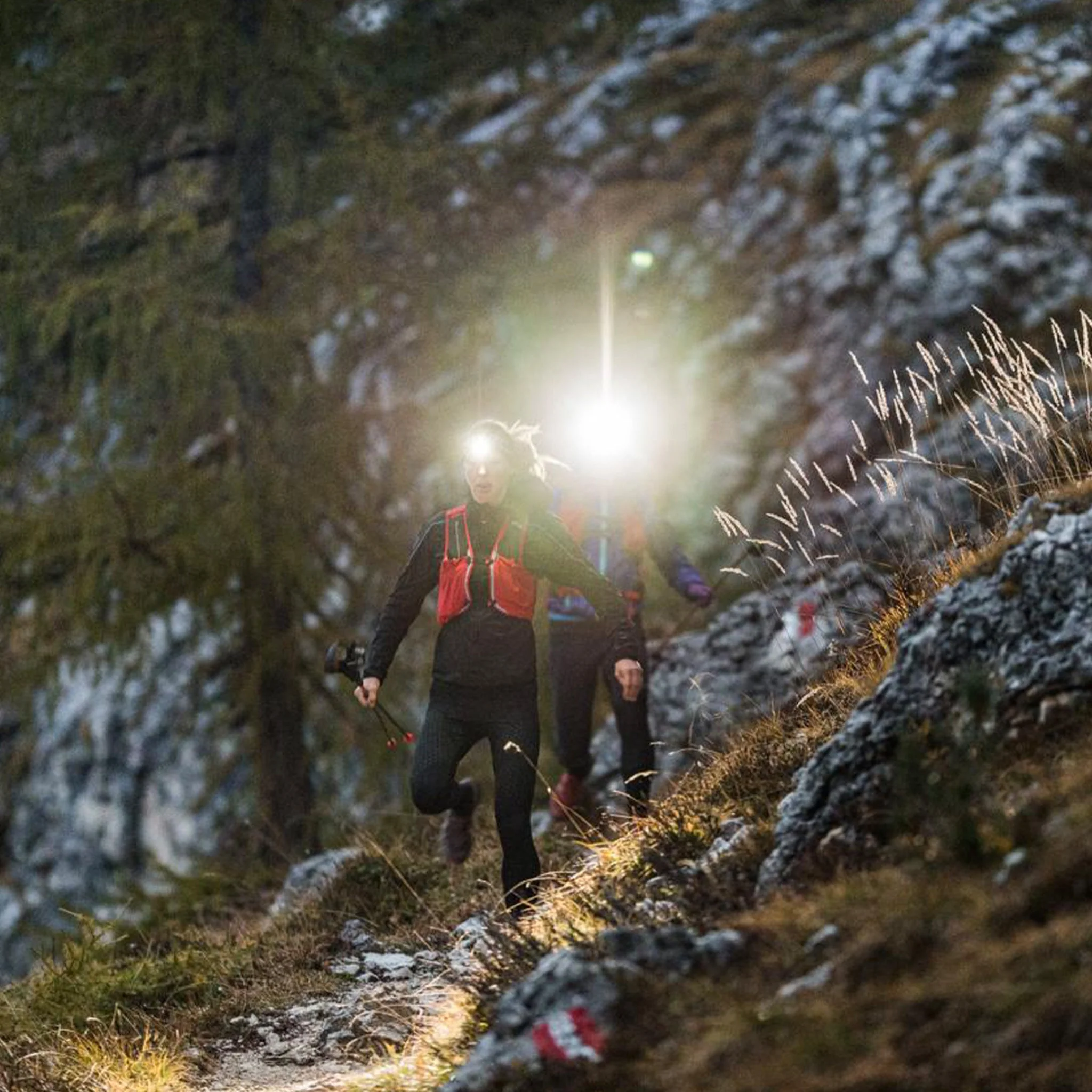 NEO9R Rechargeable Running Head Torch with Chest Strap, 1200 Lumens - Image 6
