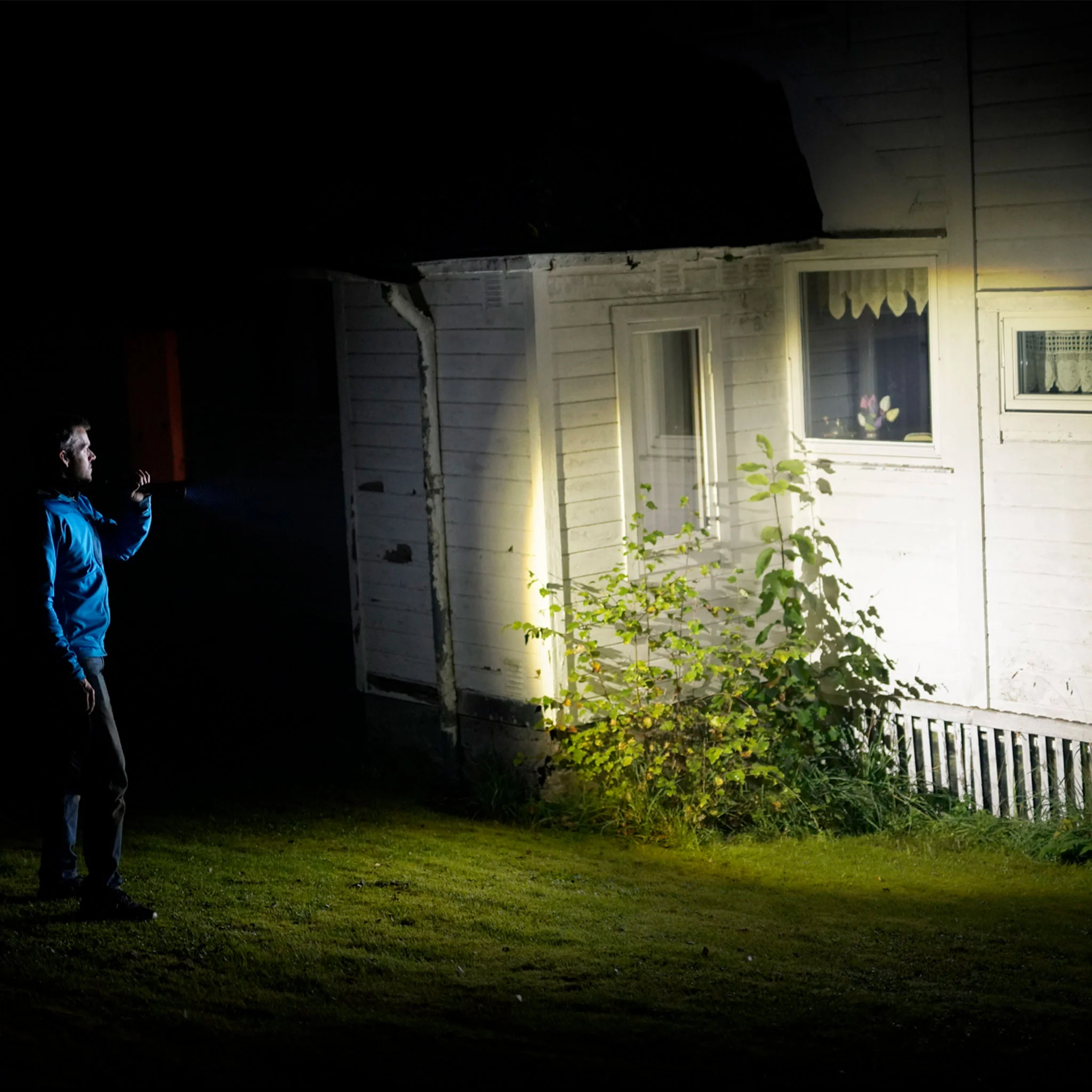 P17R Core Rechargeable Torch 2020, 1200 Lumens - Image 2
