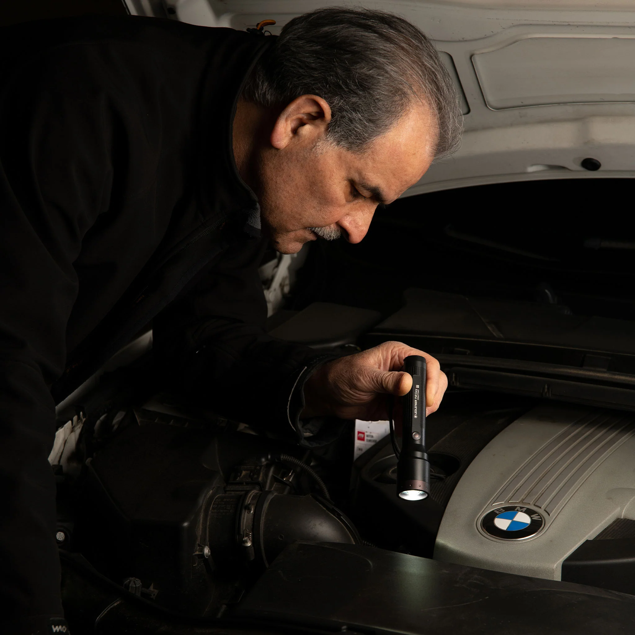 P6R Core Rechargeable Torch 2020, 900 Lumens - Image 4