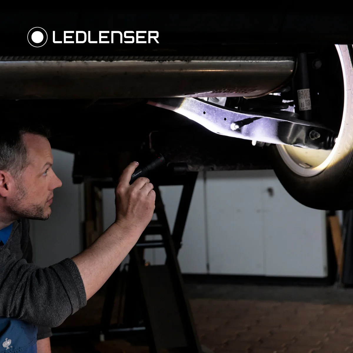 P7 SE Special Edition Battery Operated Torch - Image 6